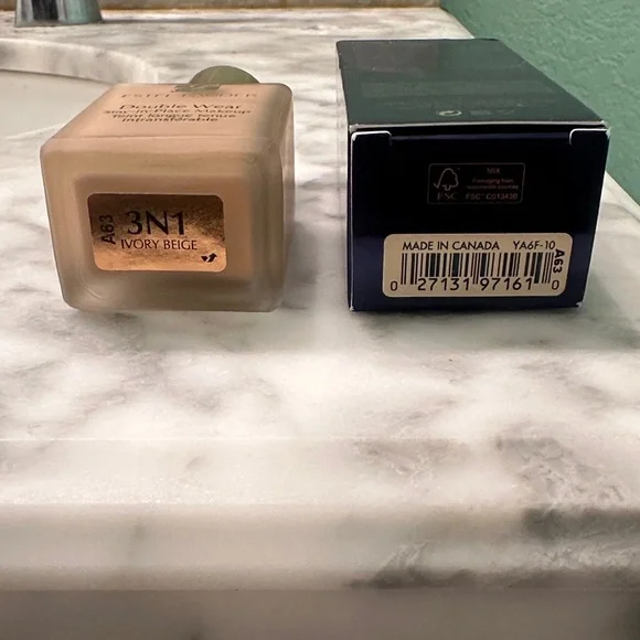 Estee Lauder Double Wear Foundation - Picture 4 of 8